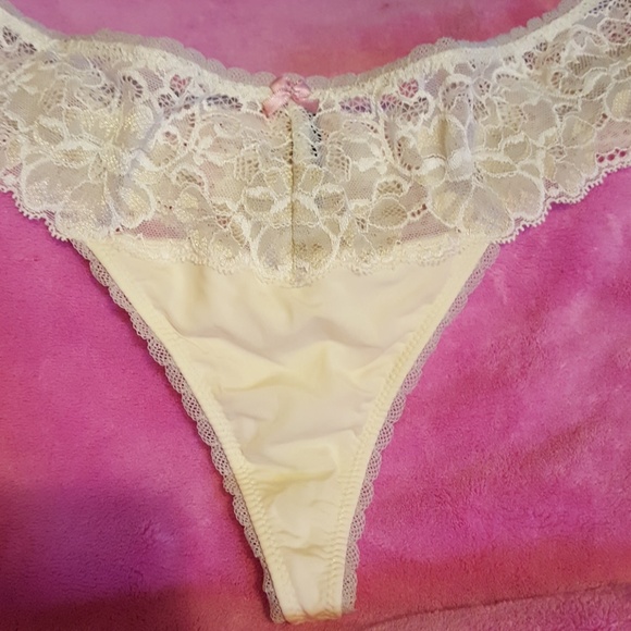 !!!!SOLD!!!!36DDD Cream bra and panty set - Picture 5 of 6